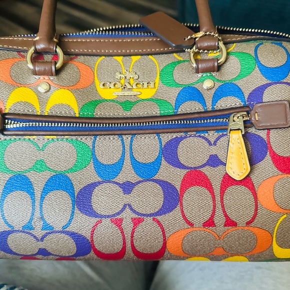 Colorful Coach Set - Picture 5 of 6